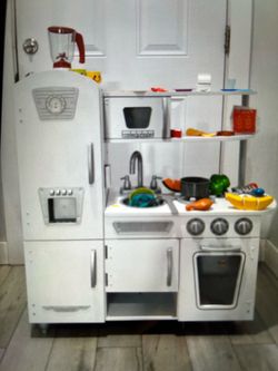 play kitchen wood material for toddlers