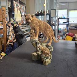 Cougar Or Puma Mother W/Her 2 Cubs Overlooking From The Mountains, In Heavy Polystone W/Beautiful Glass Eyes 7.5"H Weighs 1.75LBS