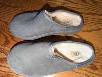 Ugg women size 6 slip  ons