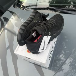 Nike Mind Sneakers 