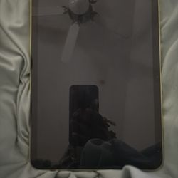 Yellow Ipad 10th Gen 64 GB