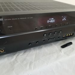 Yamaha AV Receiver 5.1-ch, 3D, 5 HDMI, 600watts, Bluetooth, With Remote Control. Works Perfect.