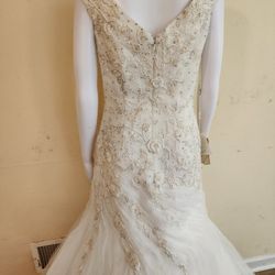 Wedding Dresses. Size. 8.
