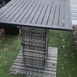 Hightop Patio Table With Swivel Chairs