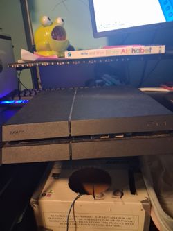 Regular ps4 used only 10 times power cable included