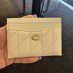 Coach white quilted Card Case beautiful