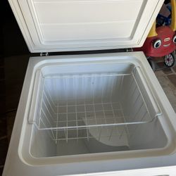3,5 Cubic Feet Freezer 