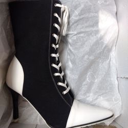 Women's Black / White Lace Up 7