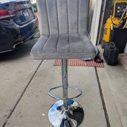 Single gray adjustable (24"-32") bar stool
