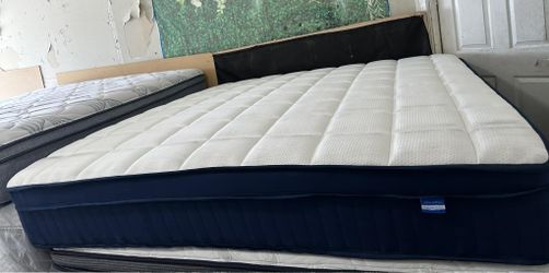 King Size Mattress (Colchón King Size)