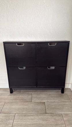 Shoe storage cabinet