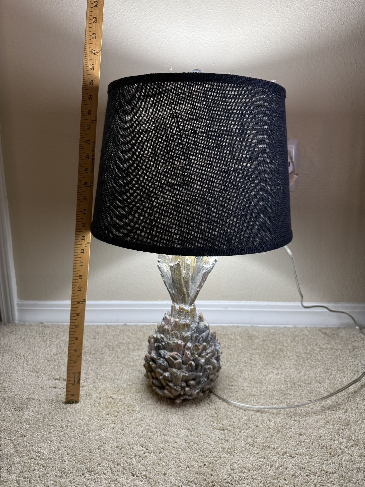 Table lamp with sculpted base