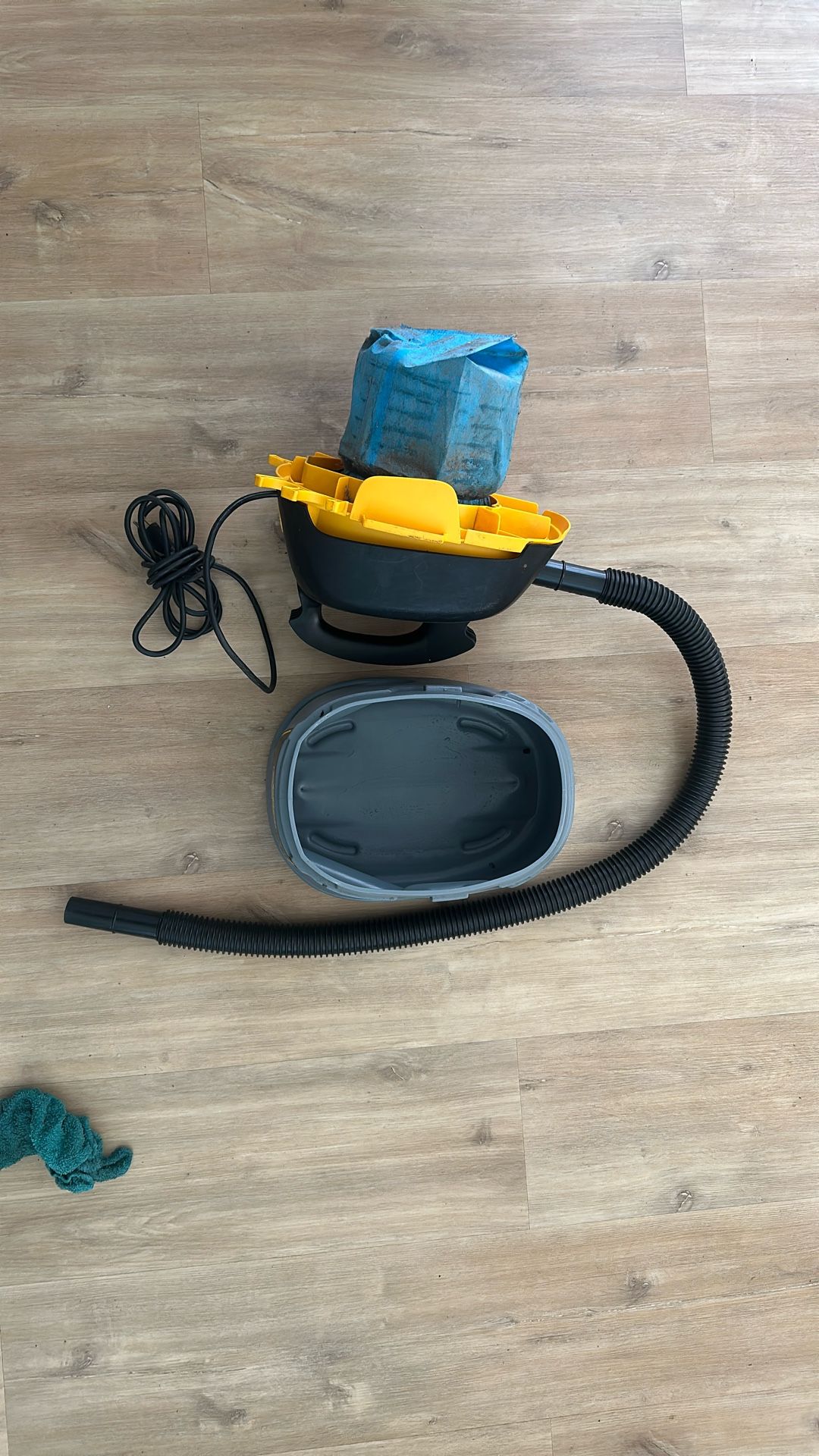 STINGER WET/DRY VAC $25.00 Used Only One Time .