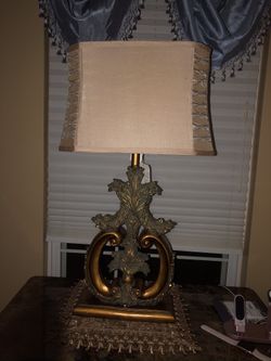 A set of 2 beautiful table lamps
