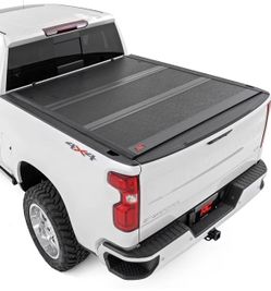 Rough Country Hard Low Profile Tri-Fold Tonneau Cover for Chevy Silverado & GMC Sierra 1500 (2019–2026) – Flush Mount Aluminum Bed Cover, Fits 5'10 Sh