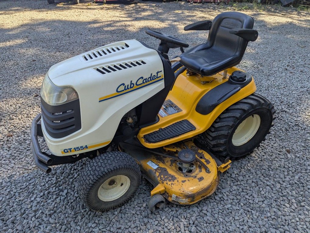 Cub Cadet GT1554 Garden Tractor / Riding Mower