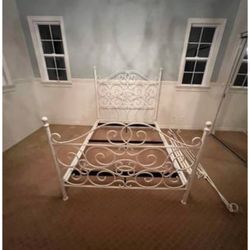 Wrought Iron Full Size Canopy Bed