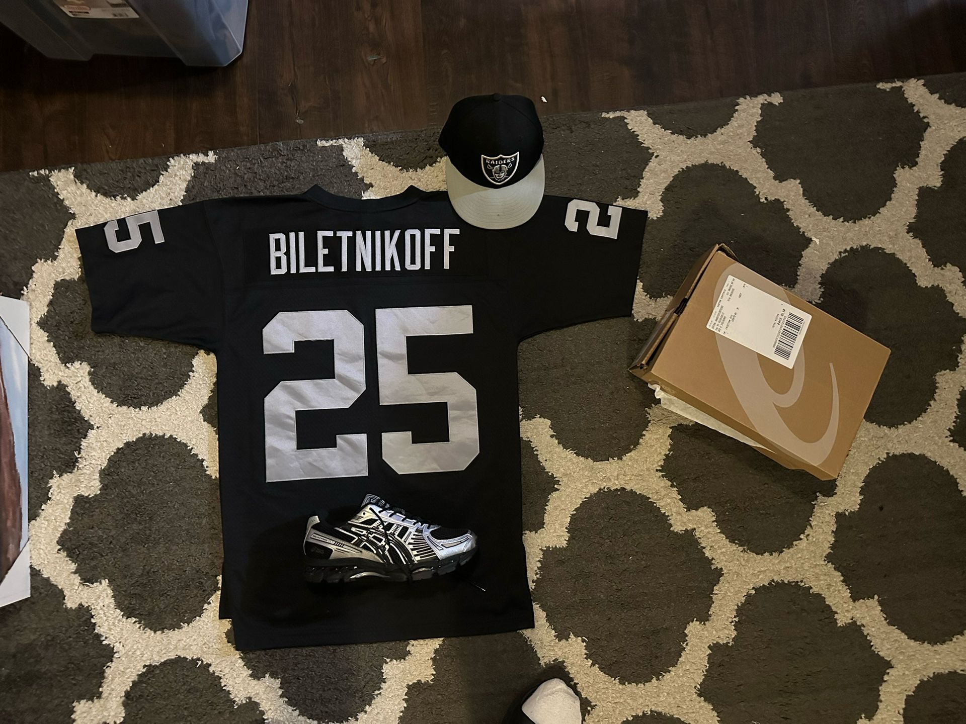 Jersey Mitchell $ Ness Size Medium, Asics Size 9.5 , Raiders Snap Back 