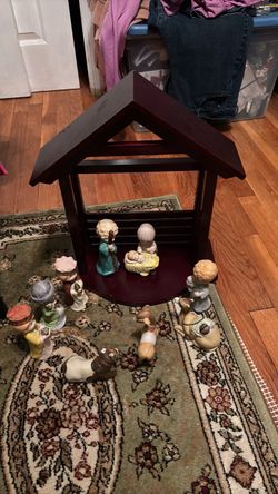 Nativity scene with precious moments