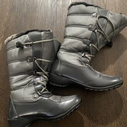 Womans Gray Snow Boots Size 8 By Totes 