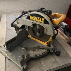 Dewalt Saw 