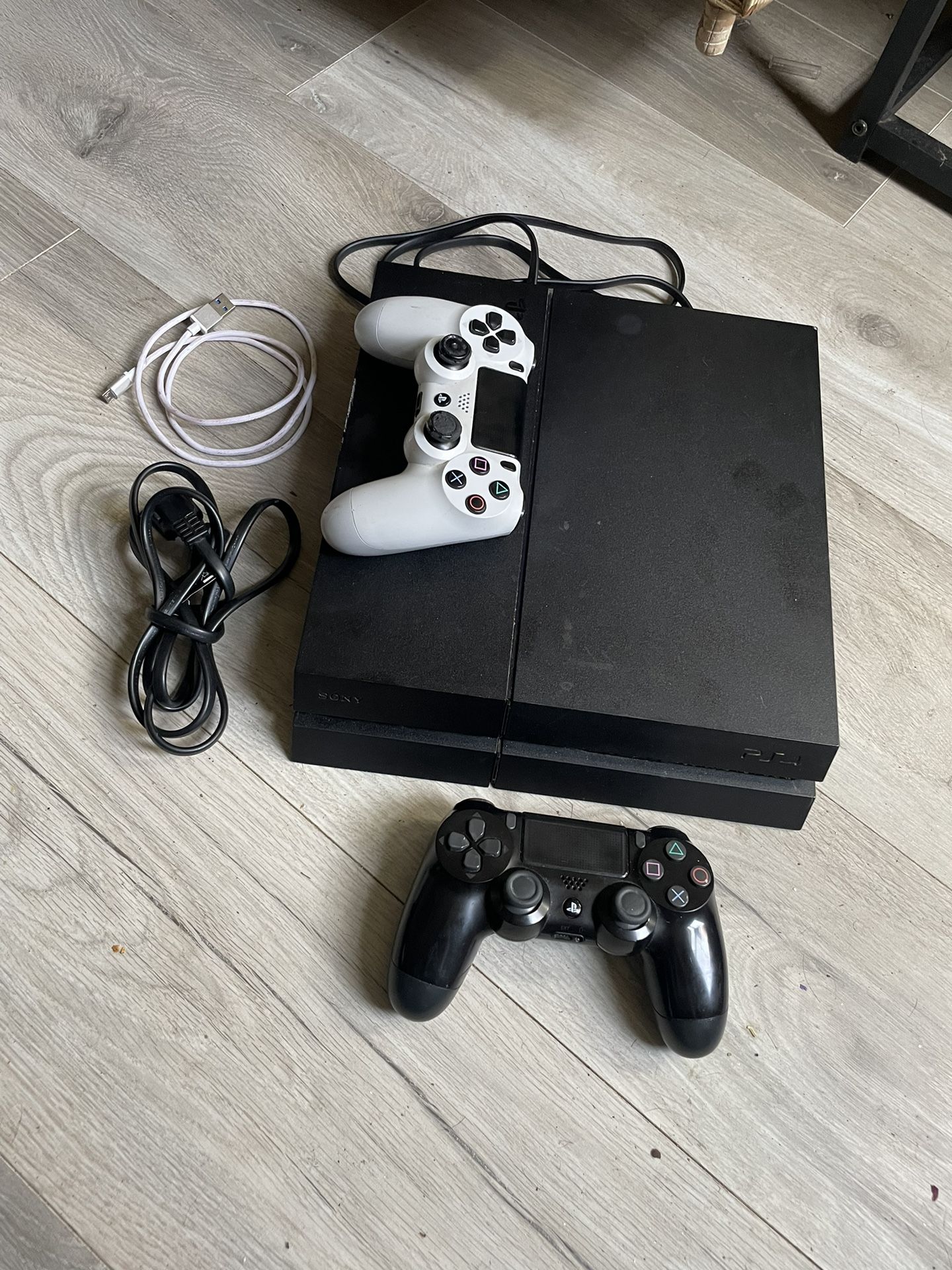 PS4 1TB (black)