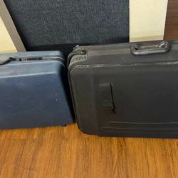 2 Traveling Bag Each Size  30x8x29 Inches . Each 5$ Both 8$