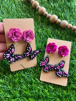 Aretes de Mariposa disponibles en el area de Ontario $13 el par ! Hechos a mano