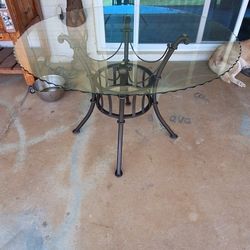 Round breakfast/dining Table