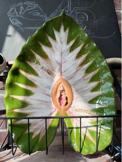 Ceramic artwork VULVALEAF “I am nature” large platter