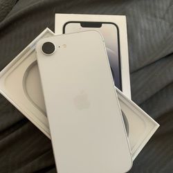 iPhone 16e 