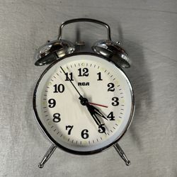 RCA Quartz Clock Alarm retro style silver 