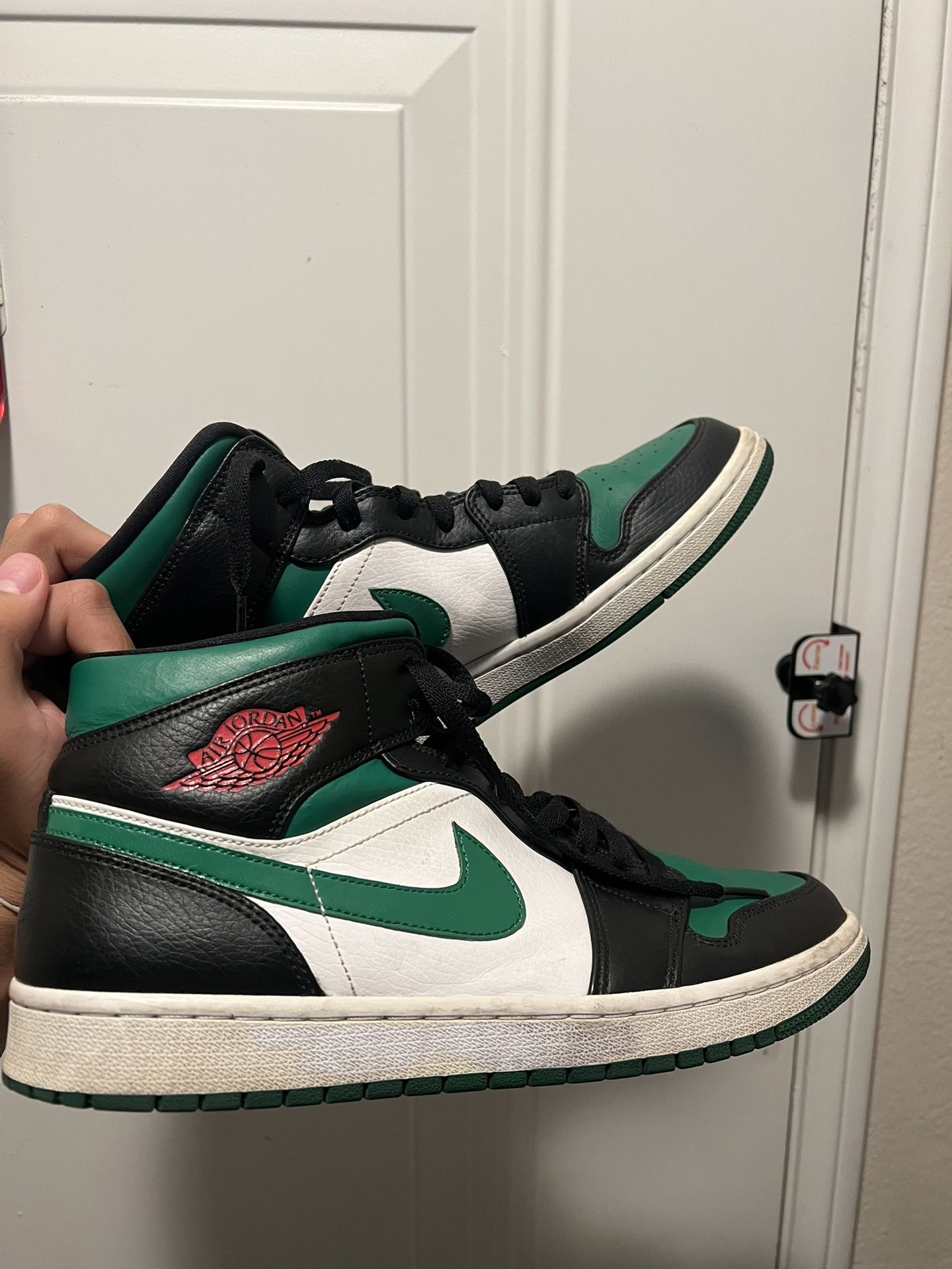 Jordan 1 Mid / Men 11
