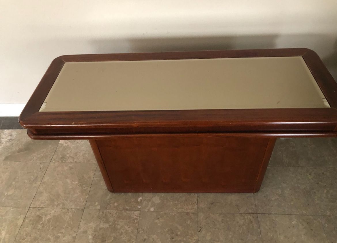 Elegant Mirrored Top End Table β Stylish Accent Piece