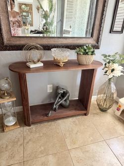 Beautiful brown table $130