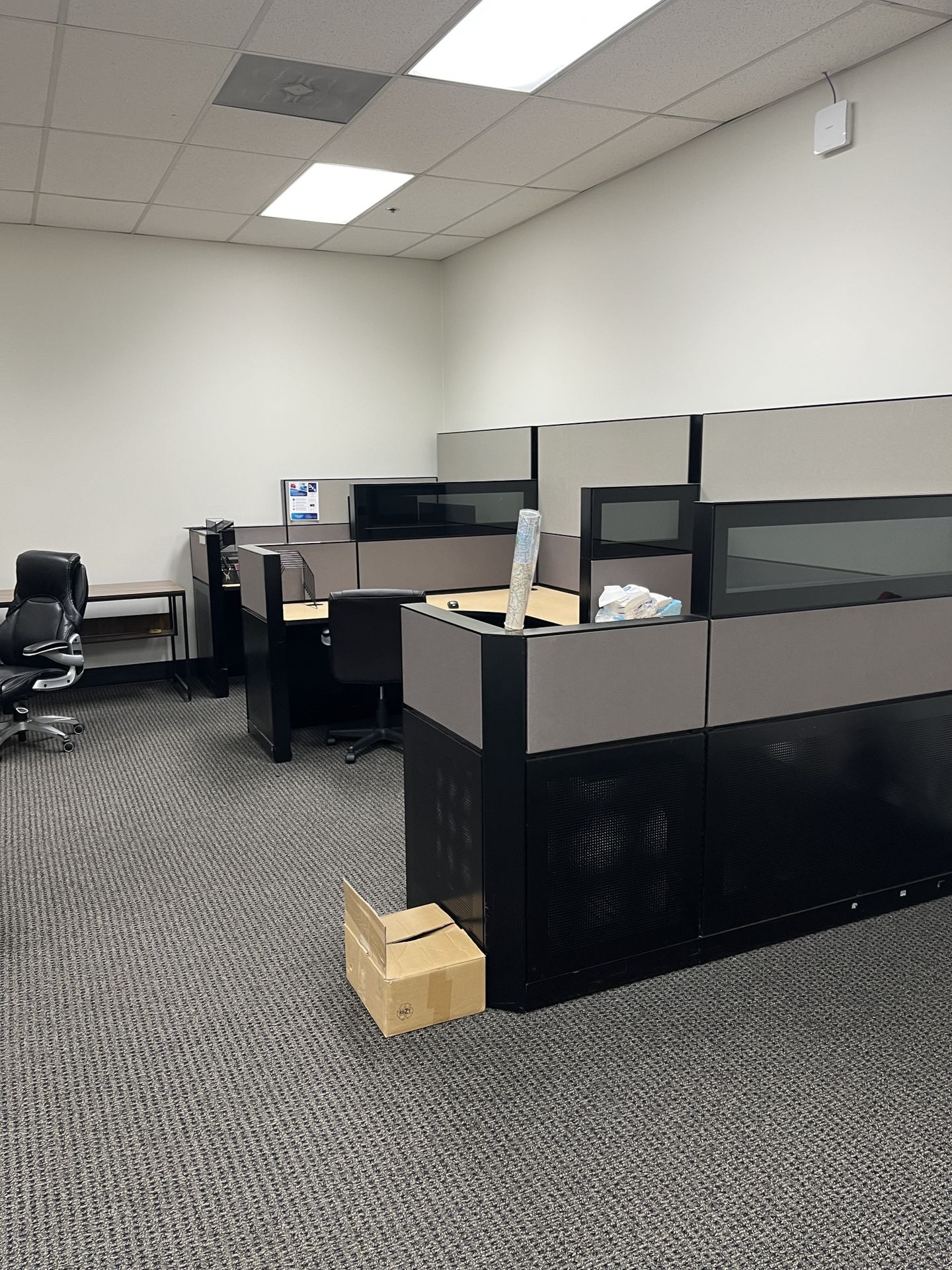 Office Furniture/Desks/Chairs