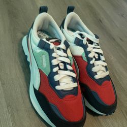Puma Sneakers
