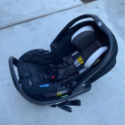 Graco Baby Infant Car seat 