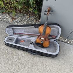 Violin 🎻 Wooden  1/4.   For. 5 Years Old 