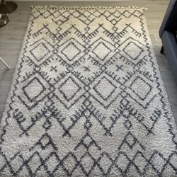 Gray and White Geometric Rug