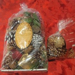 Holiday Christmas Potpourri and Pinecones, New