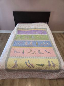 Twin size pottery Barn quilt