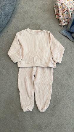 Zara girls size 4-5 matching sweater pants set
