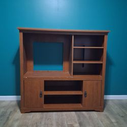 Entertainment center