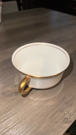 White Cups Gold trim (Used Gently) great condition