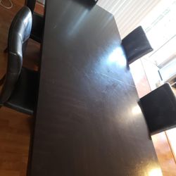 Dining Table - 6 Seater But Can Be Made 4 Seater
