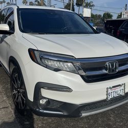 2021 Honda Pilot Touring AWD With Rear Captains