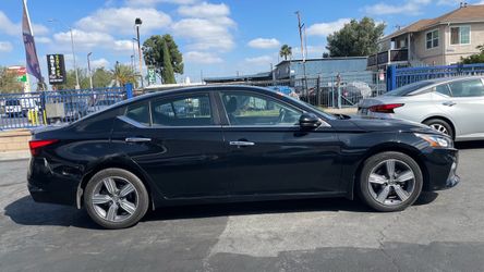 2021 Nissan Altima Black 4-Door Sedan