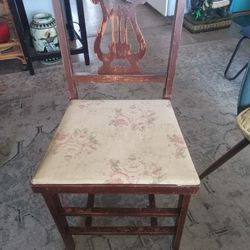 Short antique chair Music Back
