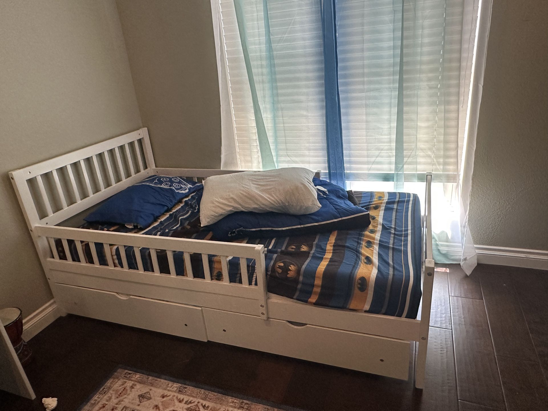 Twin Bed With Lucid Mattress